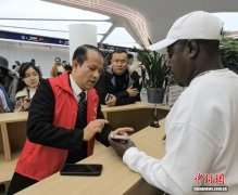 义利天下｜义乌“洋老板”，变身“洋雷锋”